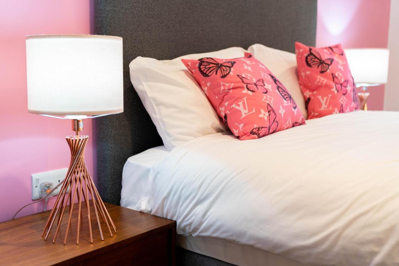 Maevela Apartments ☆ Pink Luxury Apartment With Balcony - Birmingham City Centre - 5 Min Walk From Bullring, Cube, Mailbox, New Street Station - Free Netflix & Wifi Экстерьер фото